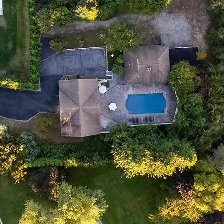 Sprawling Southampton Home: Private Pool
